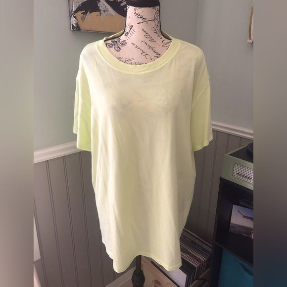 Lululemon lime green yellow tee shirt size 12 - Picture 1 of 4